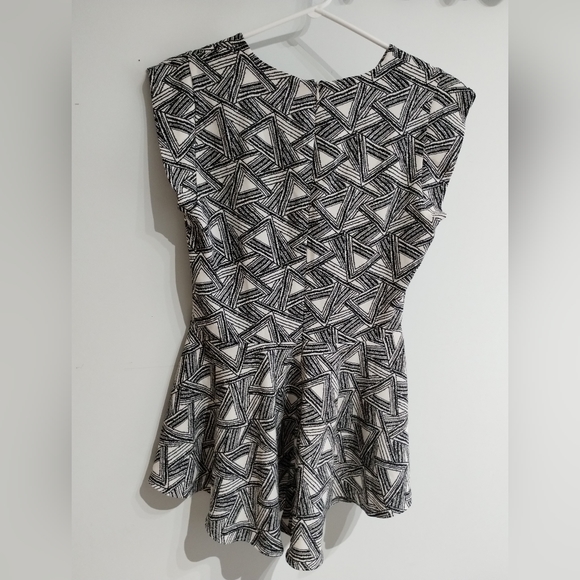 Woman Top - Picture 2 of 7